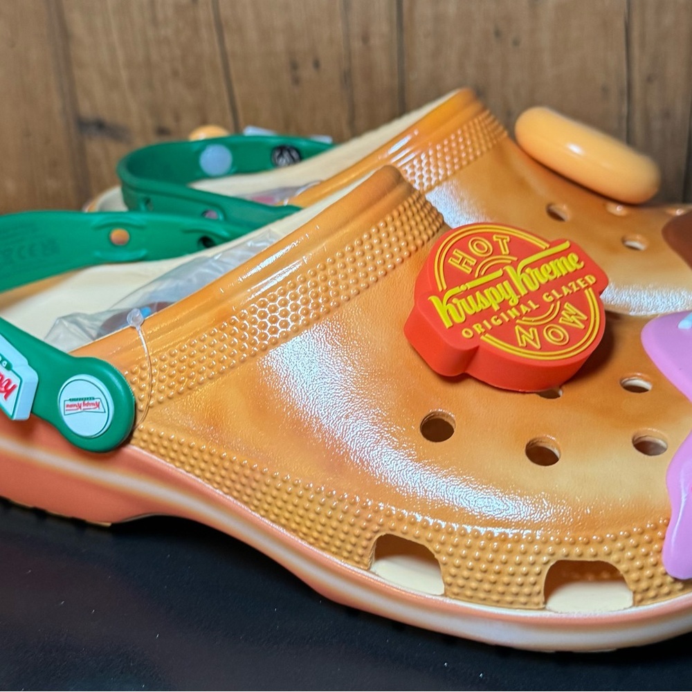Crocs x Krispy Kreme Classic Clog – Limited Edition - Picture 12 of 16